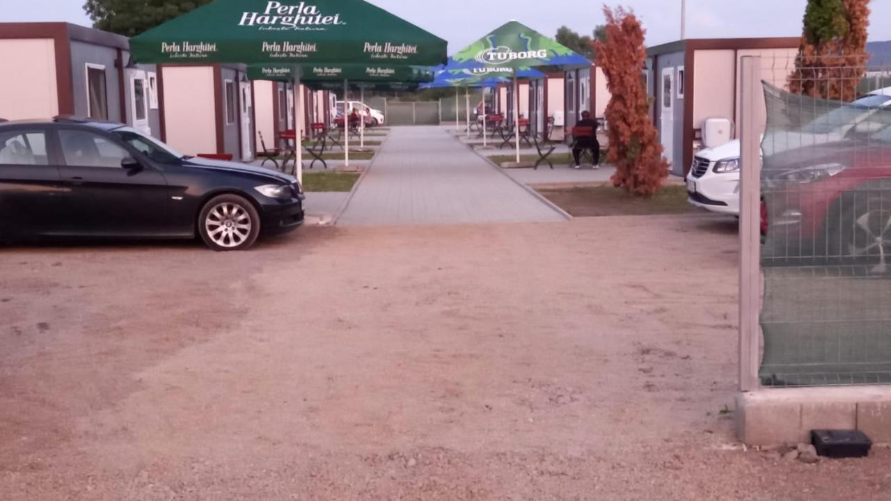 Hotel Glamtainer Court Curteni Zewnętrze zdjęcie